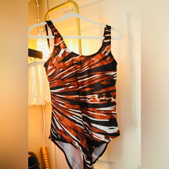 Women's One-Piece Coverage Swimsuit NWOT - Picture 3 of 6